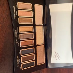 It Cosmetics superhero eyeshadow palette